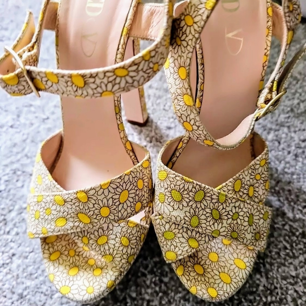 **NWOB $495 RED VALENTINO "Daisy" Platform Heels/Sandals Sz 39